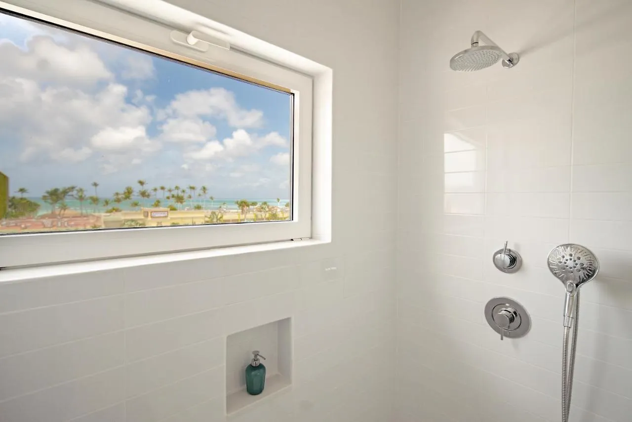 Luxury Ocean Views Condo In Palm Beach