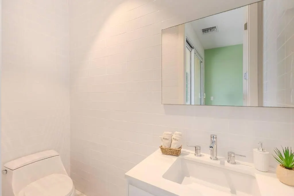 Luxury Ocean Views Condo In Palm Beach Apartment