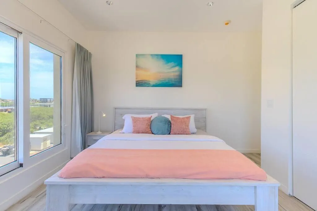 Luxury Ocean Views Condo In Palm Beach